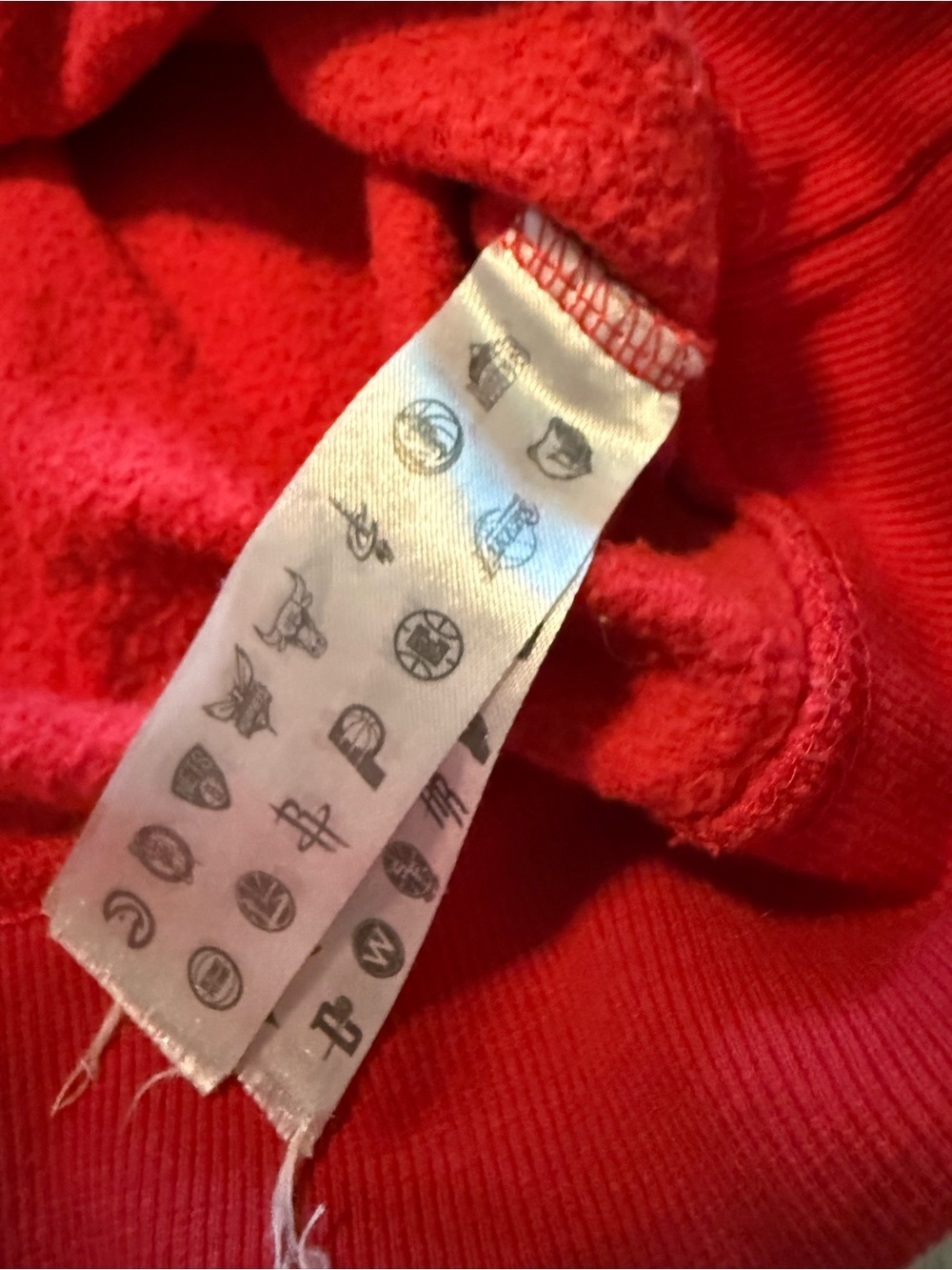Chicago Bulls NBA Red Pullover Hoodie Sweatshirt Graphic 26x25 Unisex Classic - Picture 5 of 5